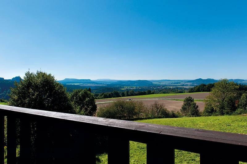 Panorama-Apartments Weinberghaus Mittelndorf エクステリア 写真